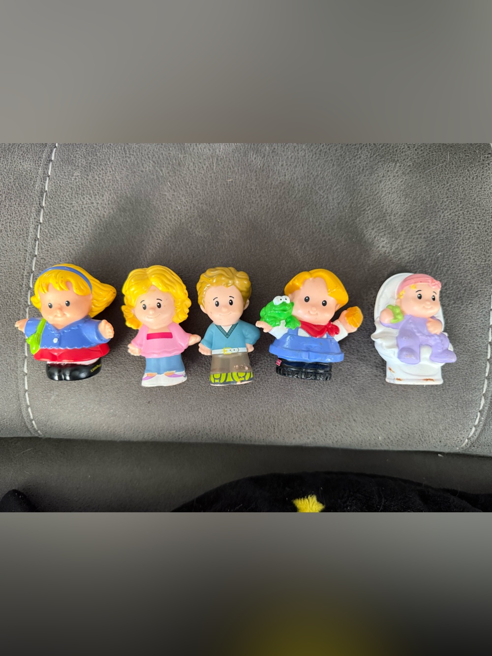 Set of 5 Kids Small Plastic Doll Figures - Assorted Colors